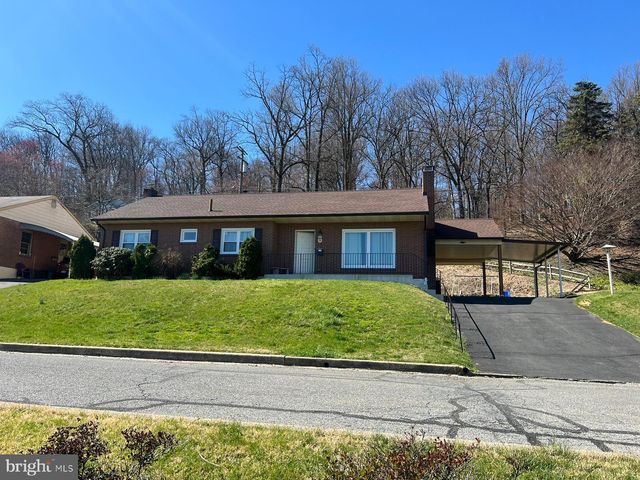 304 Hill Ave, Reading, PA 19606