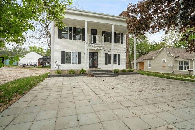 309 W  2nd St, Holden, MO 64040