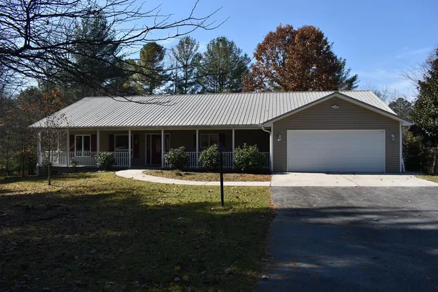 84 Evergreen Pl, Sparta, TN 38583