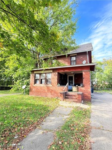 1265 Newton St, Akron, OH 44305