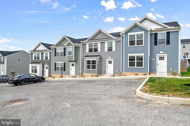 327 Quincy Dr, Red Lion, PA 17356