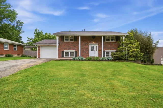 3369 Dempsey Rd, Westerville, OH 43081