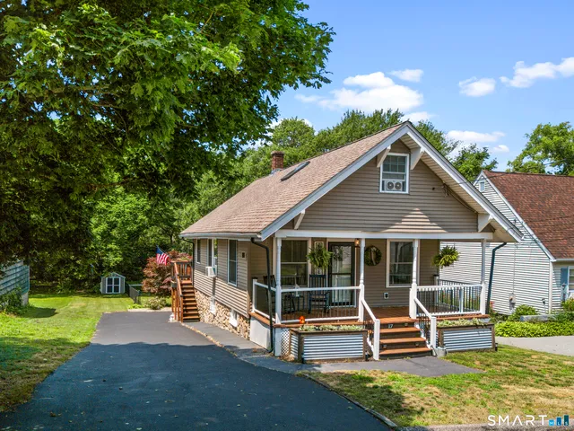 17 James Avenue, Quaker Hill, CT 06375