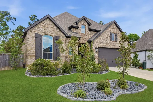 222 Promontory Ct, Montgomery, TX 77316