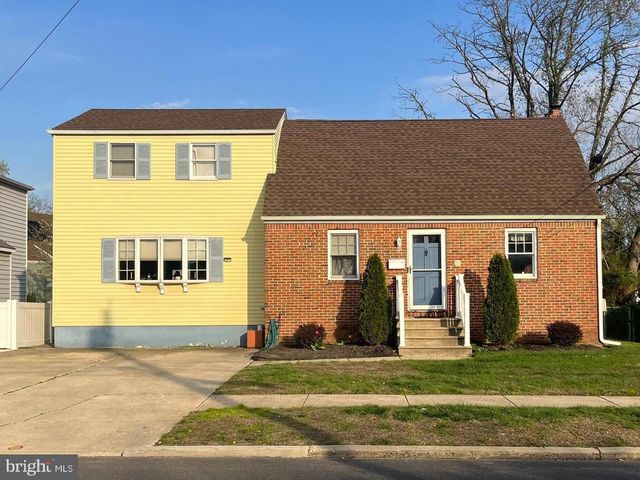 13 Park Dr, Bellmawr, NJ 08031