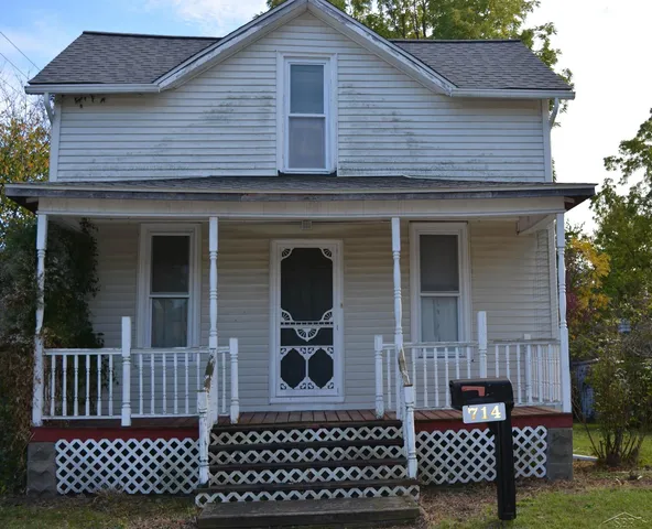 714 Nebobish Ave, Bay City, MI 48708