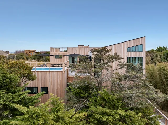 18 Michigan St, Ocean Beach, NY 11770