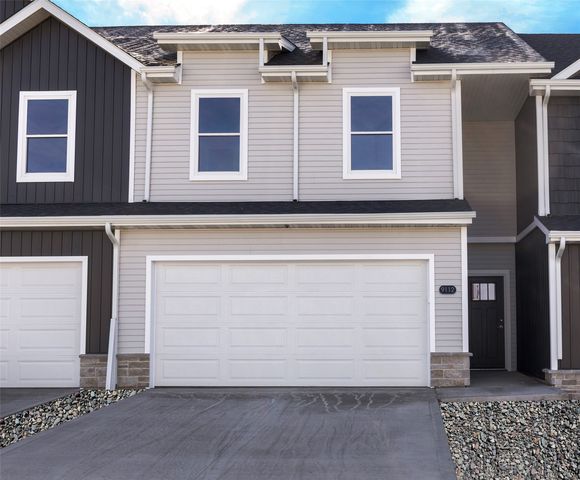 9112 Robinson Dr, West Des Moines, IA 50266