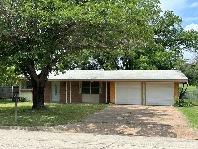 1210 S  Rodgers Dr, Graham, TX 76450