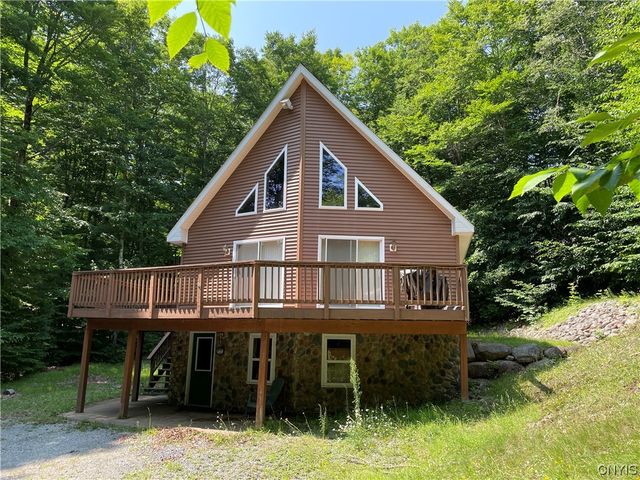 685 Hollywood Rd, Old Forge, NY 13420