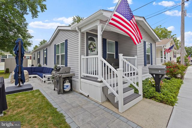 5 Forest Dr, Hightstown, NJ 08520