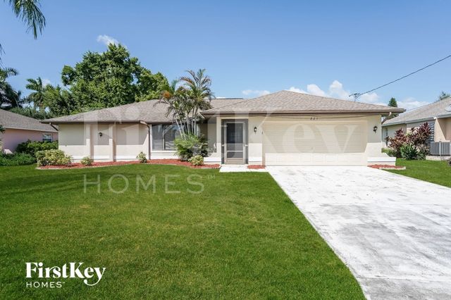221 SW 43rd Ter, Cape Coral, FL 33914