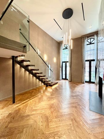 213 W  22nd St #LL, New York, NY 10011