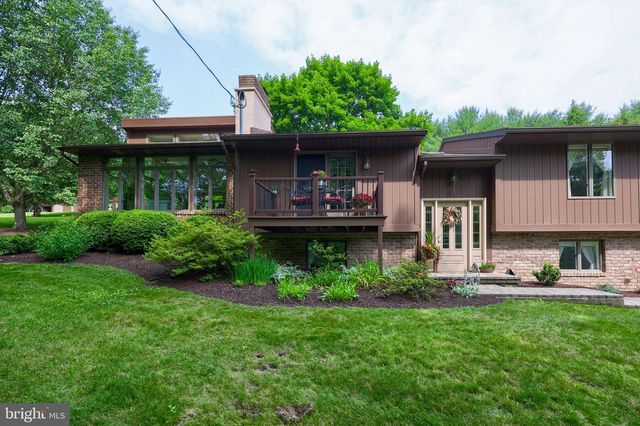 2916 Graydon Rd, Glen Rock, PA 17327