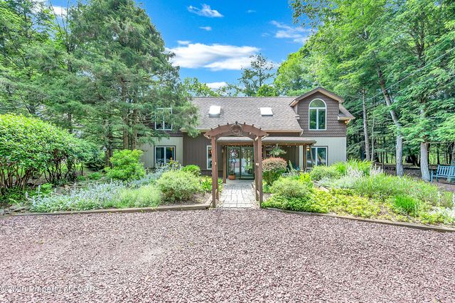106 Overview Ct, Drums, PA 18222