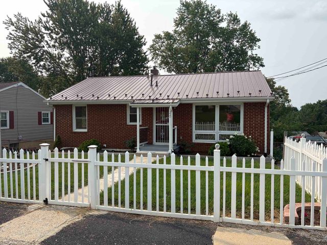 320 Sharon Ln, Staunton, VA 24401