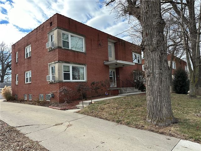 4220 Ingersoll Ave #205, Des Moines, IA 50312