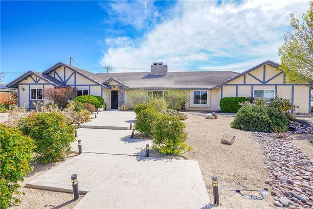20051 Red Feather Ln, Apple Valley, CA 92307