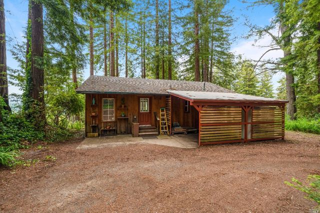 19 Madrone Dr, Cazadero, CA 95421
