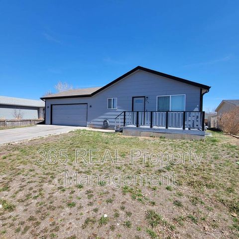 330 32nd Ave, Greeley, CO 80631