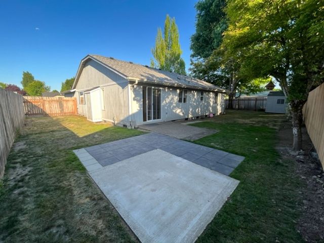 591 SW Filbert St, McMinnville, OR 97128
