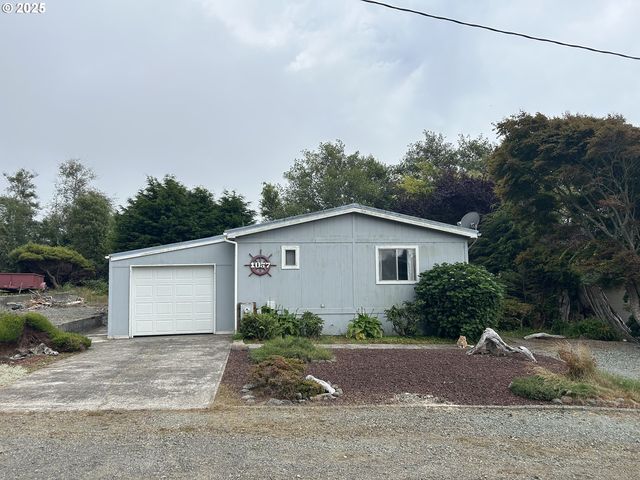 1057 NE 12th Ave, Rockaway Beach, OR 97136