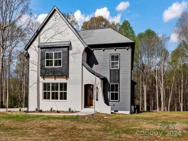 125 Forest Creek Dr, Statesville, NC 28625
