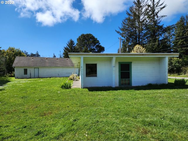 205 Mather Dr, Port Orford, OR 97465