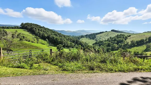 Kents Ridge Rd, Swords Creek, VA 24649