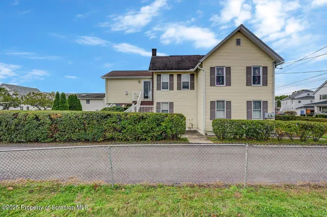 224 Brook St, Peckville, PA 18452