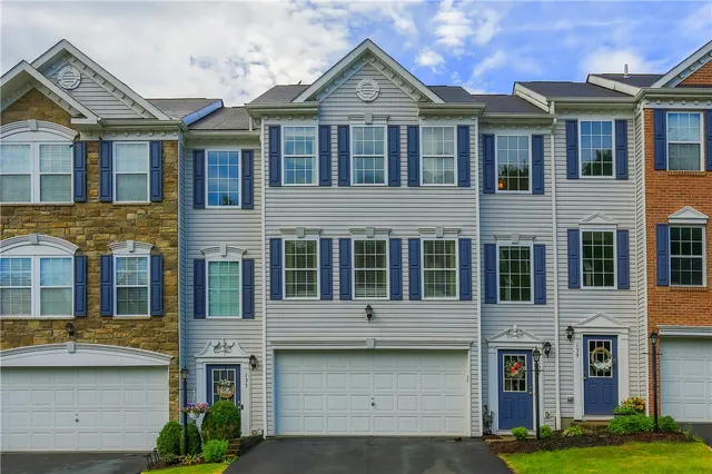 137 Cole Ct, Harmony, PA 16037