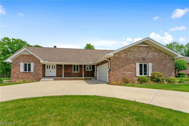 97 Rockyledge Dr, Struthers, OH 44471