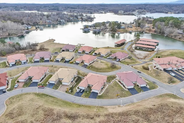 1049 San Marcos Ct, Moneta, VA 24121