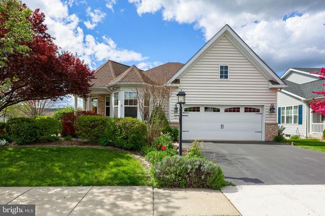2 Candle Brook Ln, Oley, PA 19547