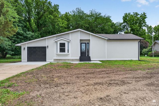 2111 Timber Creek Dr, Manhattan, KS 66502