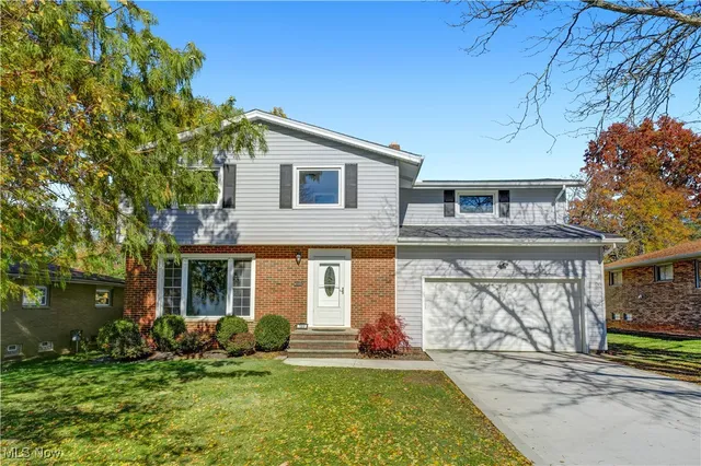 7500 Romilly Oval, Parma, OH 44129
