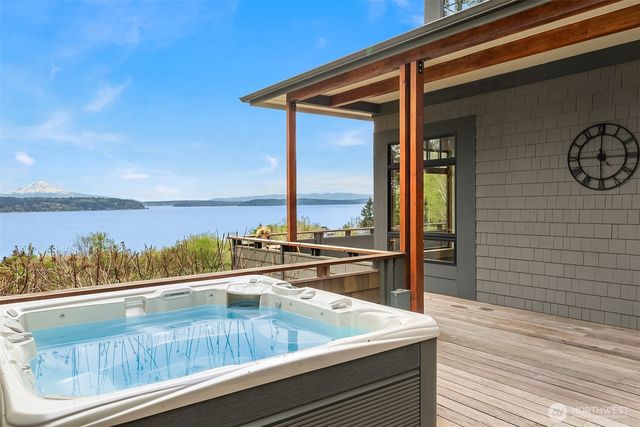 8302 SW Dilworth, Vashon, WA 98070