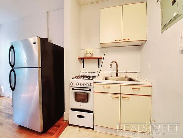 32 Middagh St   #12, Brooklyn, NY 11201