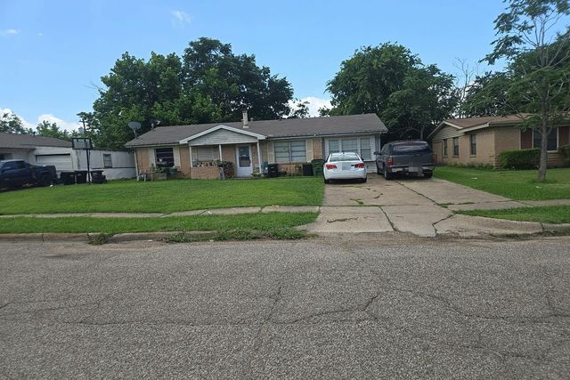 1310 Narcissus Ln, Mesquite, TX 75149