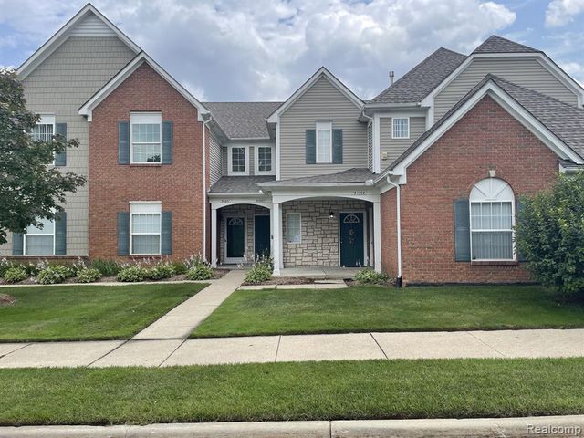 54601 Monarch Dr, Shelby Township, MI 48316