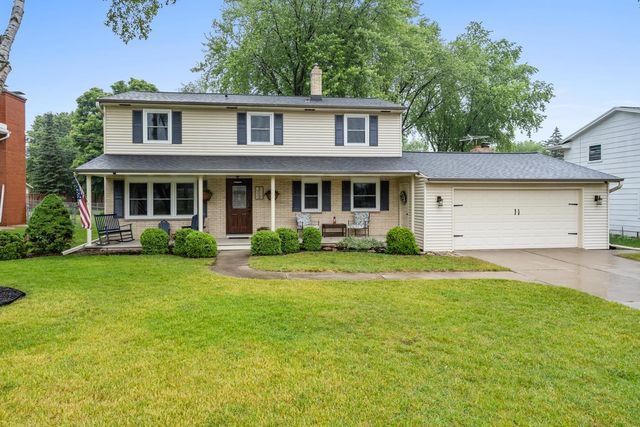 313 Custer Ct, Allouez, WI 54301
