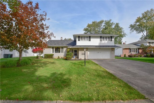 14270 Cherokee Trl, Middleburg Heights, OH 44130