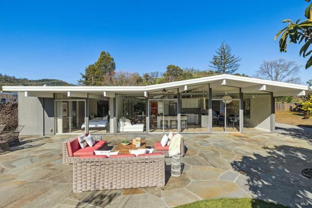 35 Golden Hinde Blvd, San Rafael, CA 94903