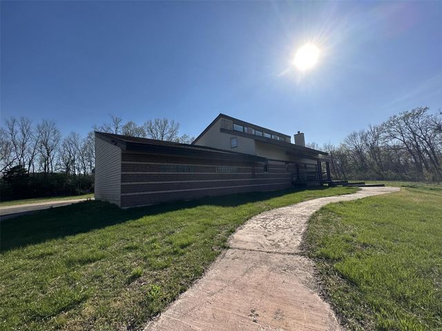 10 Country Life Ln, Defiance, MO 63341
