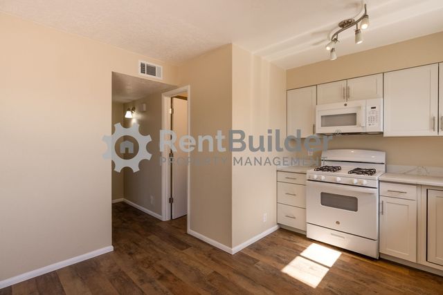 301 Geraldine Loop SE #B, Rio Rancho, NM 87124