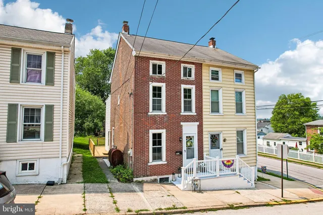 203 Walnut St, Spring City, PA 19475
