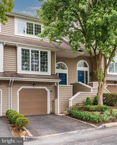 33 Cabot Ct, Wayne, PA 19087