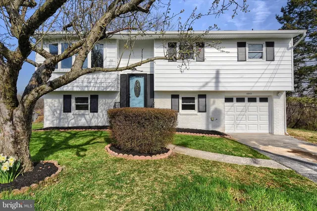490 Sue Dr, Hummelstown, PA 17036