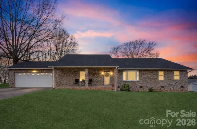 1304 Cambridge Dr, Shelby, NC 28152