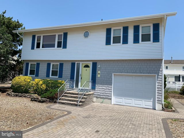 9 W  Hollybanks Ln, Brant Beach, NJ 08008